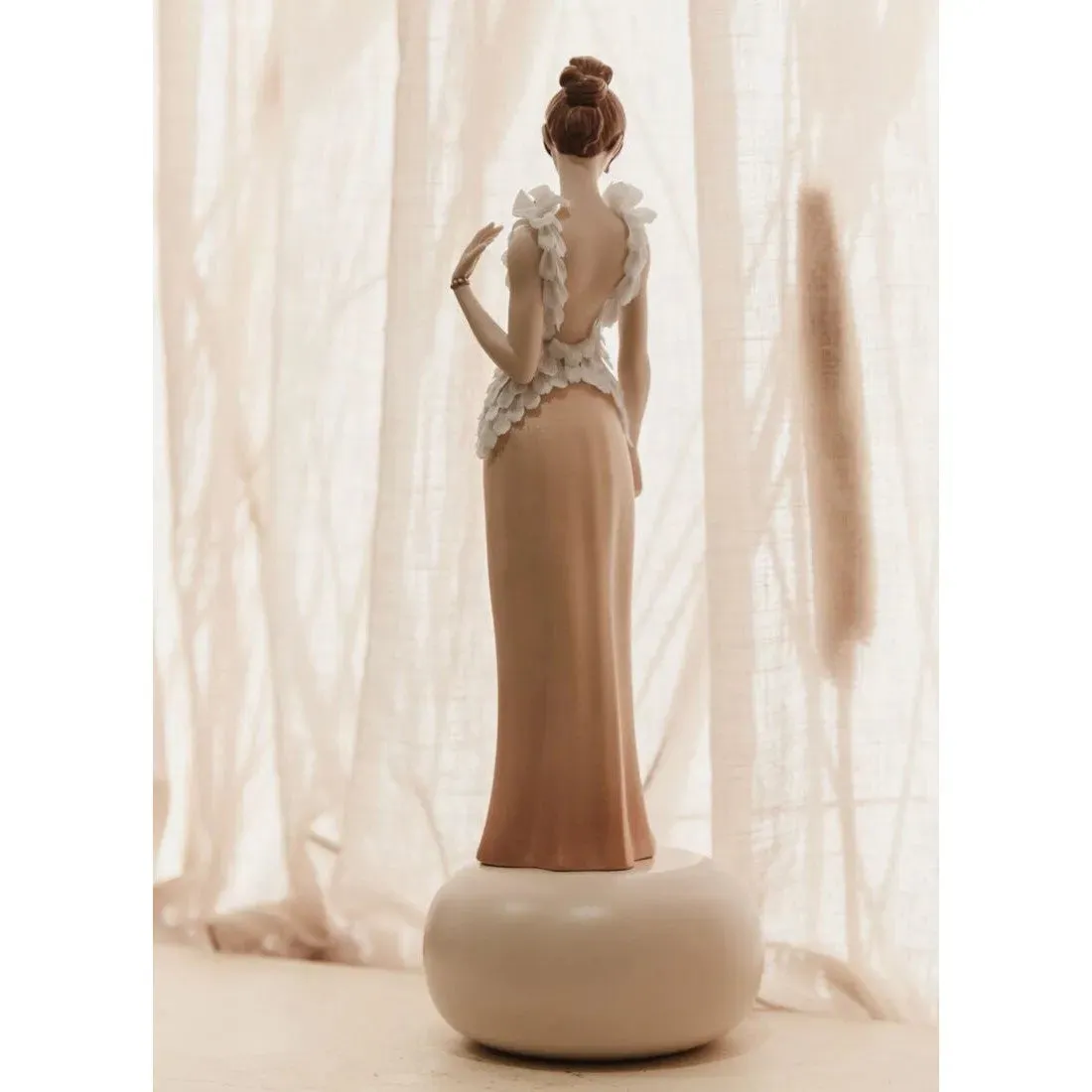 Exquisite Embroidery Sculpture (Limited Edition) (Lladro Special Order)