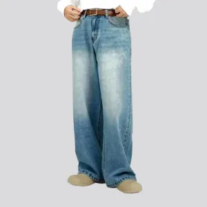 Fashionable baggy-fit 90s men's jeans