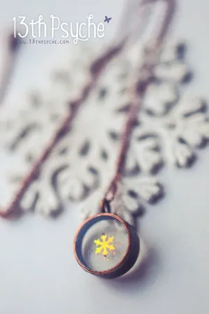 Winter inspire, snowflake resin cameo pendant necklace